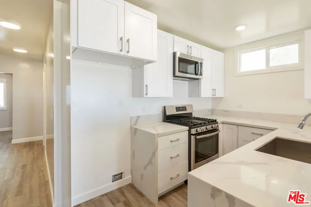 1836 The Strand Hermosa Beach, CA 90254