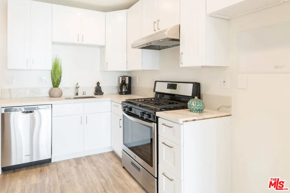 1836 The Strand Hermosa Beach, CA 90254