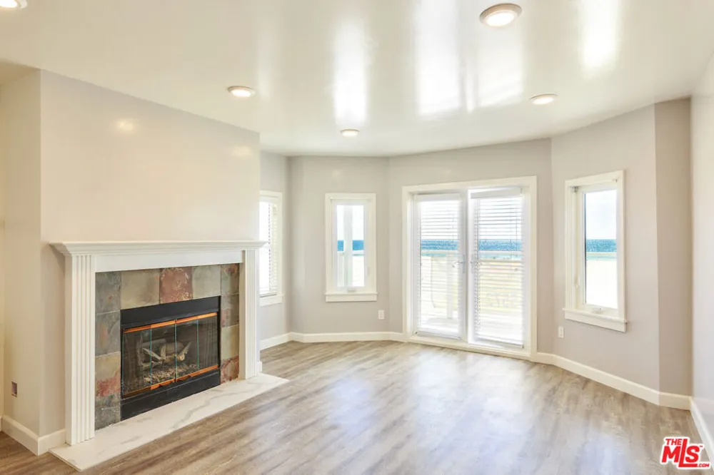 1836 The Strand Hermosa Beach, CA 90254