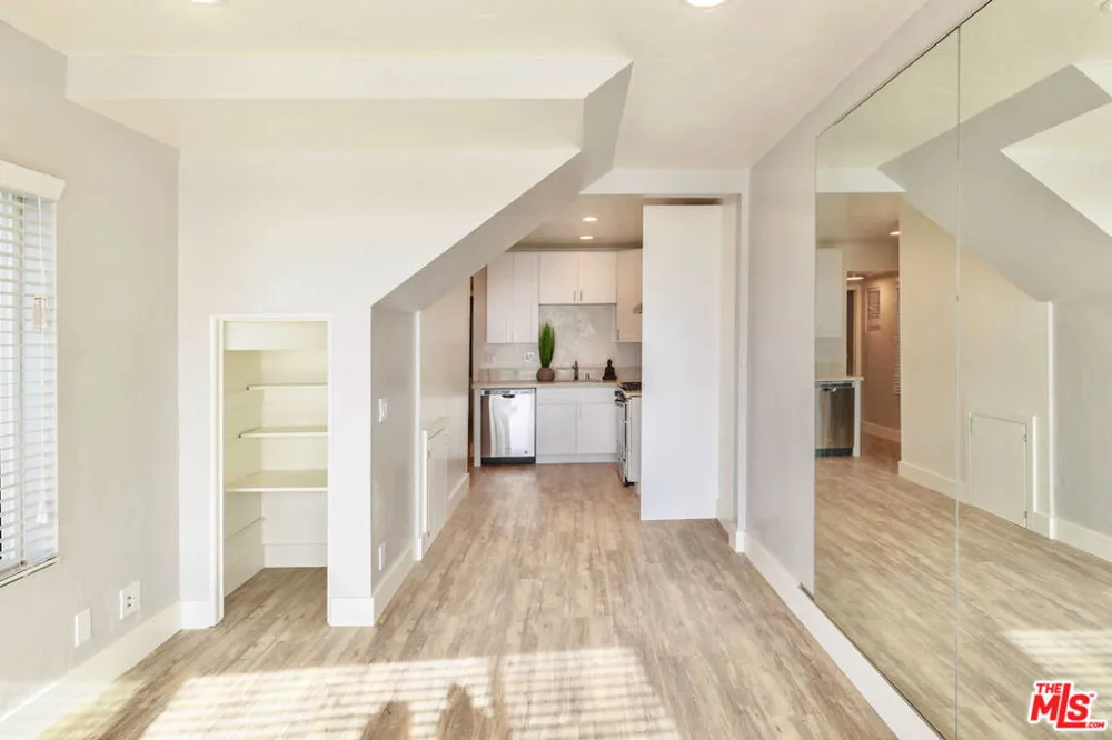 1836 The Strand Hermosa Beach, CA 90254
