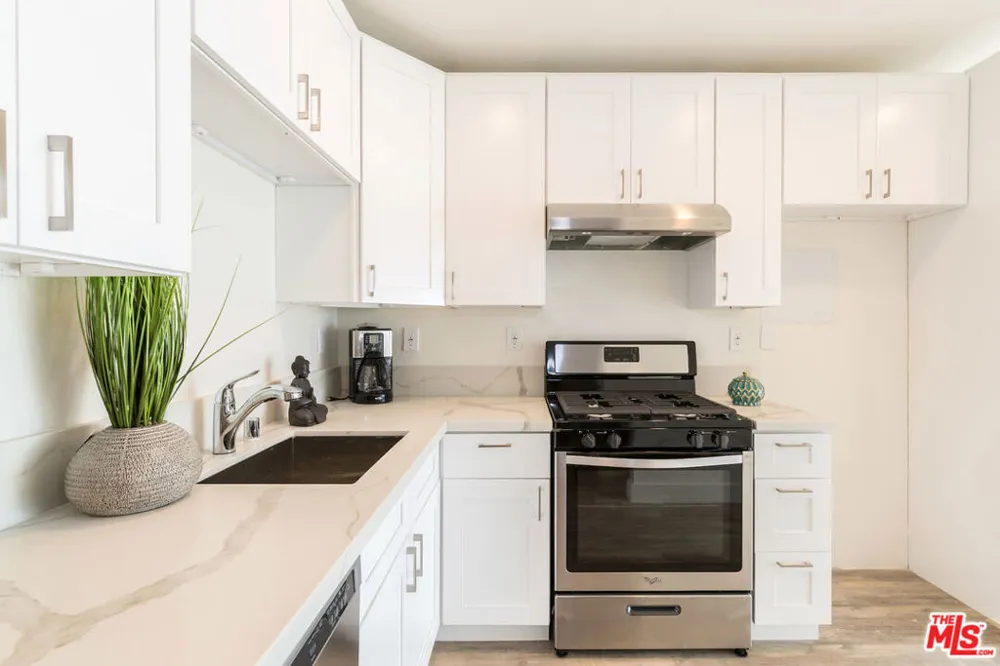 1836 The Strand Hermosa Beach, CA 90254