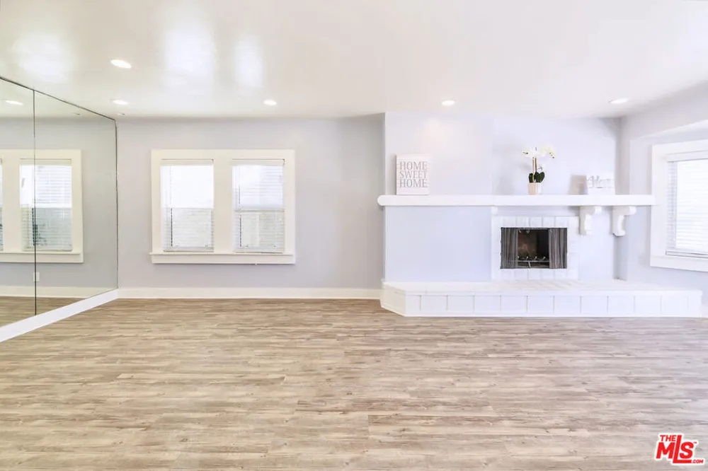 1836 The Strand Hermosa Beach, CA 90254