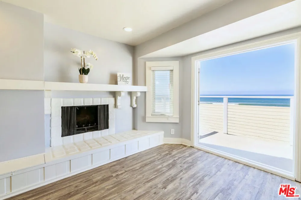 1836 The Strand Hermosa Beach, CA 90254