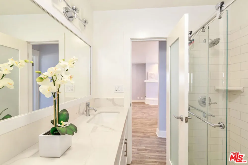 1836 The Strand Hermosa Beach, CA 90254