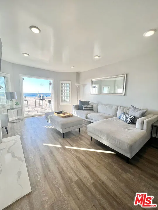 1836 The Strand Hermosa Beach, CA 90254
