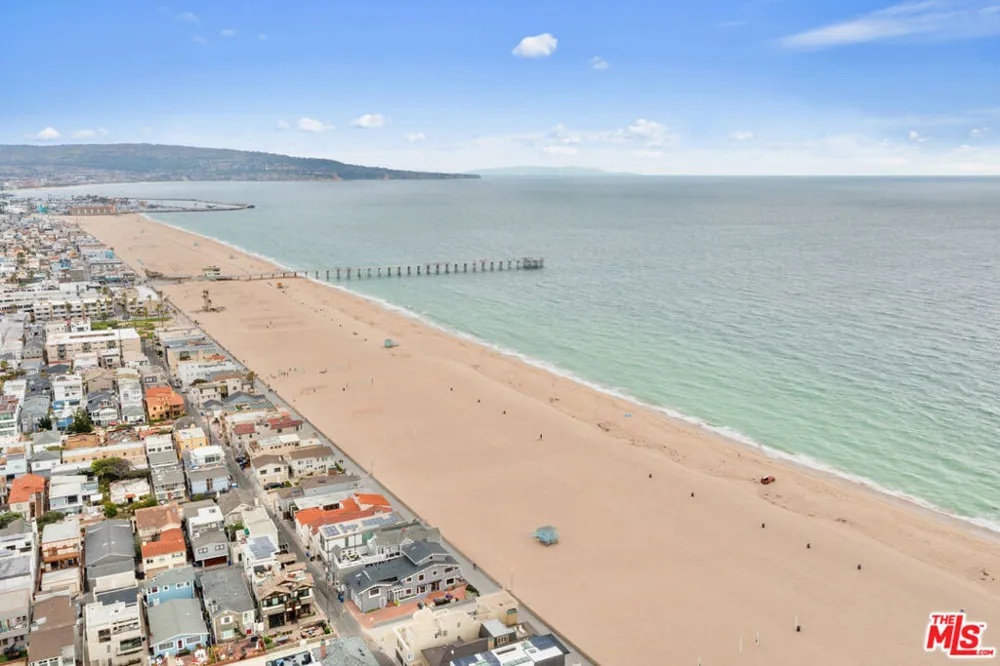 1836 The Strand Hermosa Beach, CA 90254