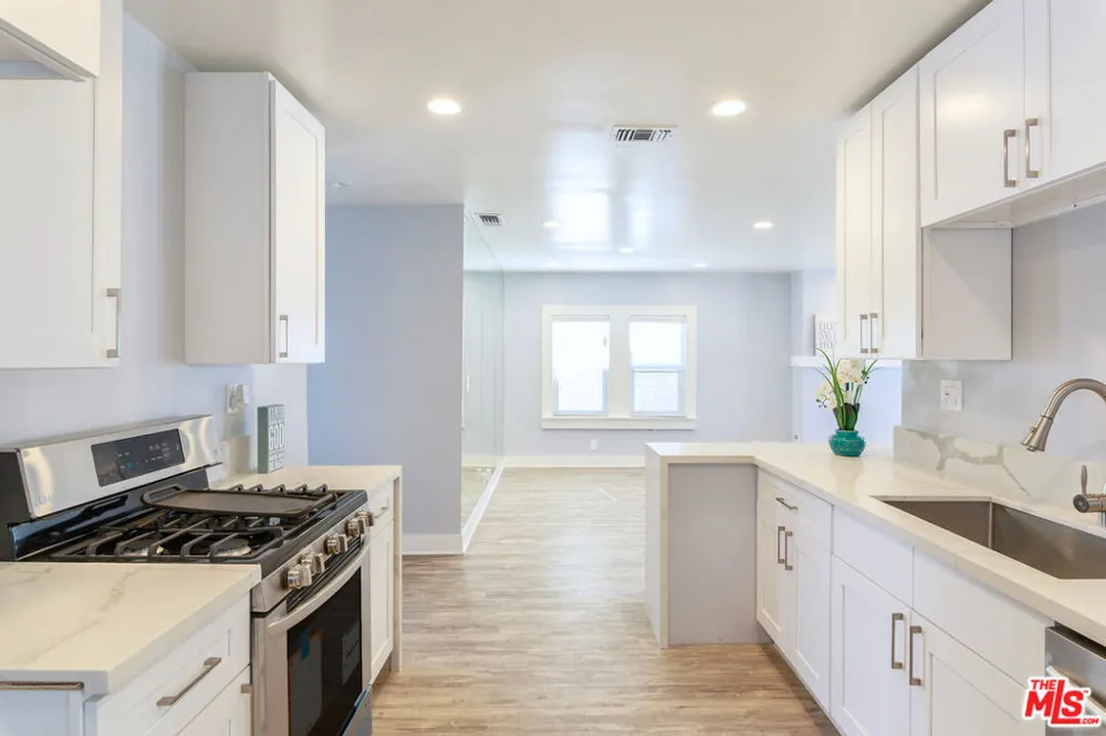 1836 The Strand Hermosa Beach, CA 90254