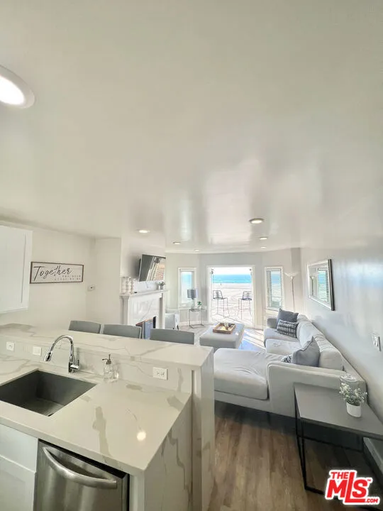 1836 The Strand Hermosa Beach, CA 90254