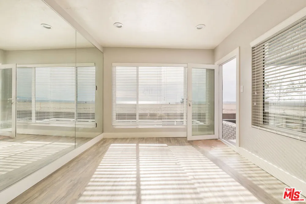1836 The Strand Hermosa Beach, CA 90254