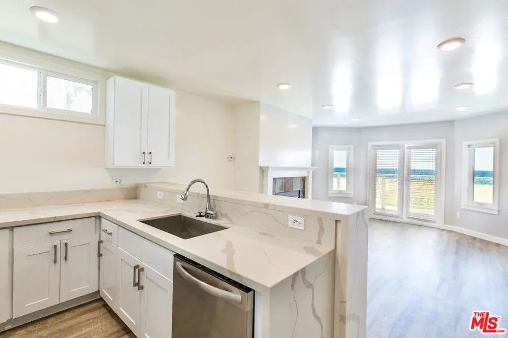 1836 The Strand Hermosa Beach, CA 90254