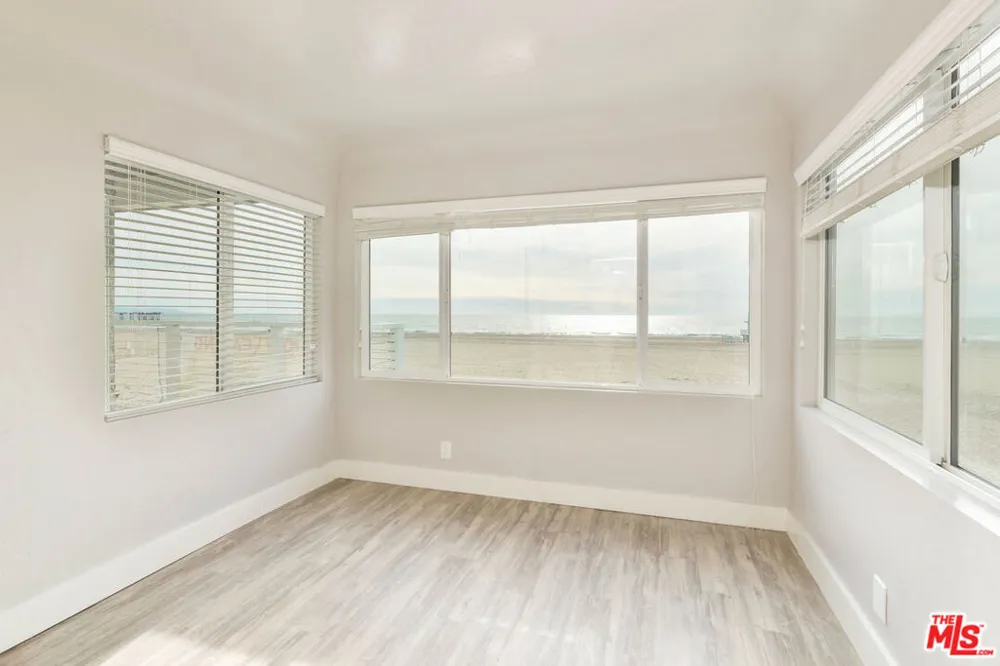 1836 The Strand Hermosa Beach, CA 90254