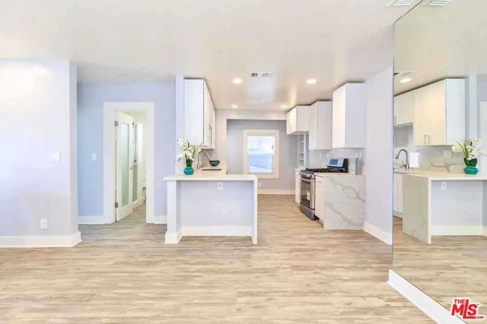 1836 The Strand Hermosa Beach, CA 90254