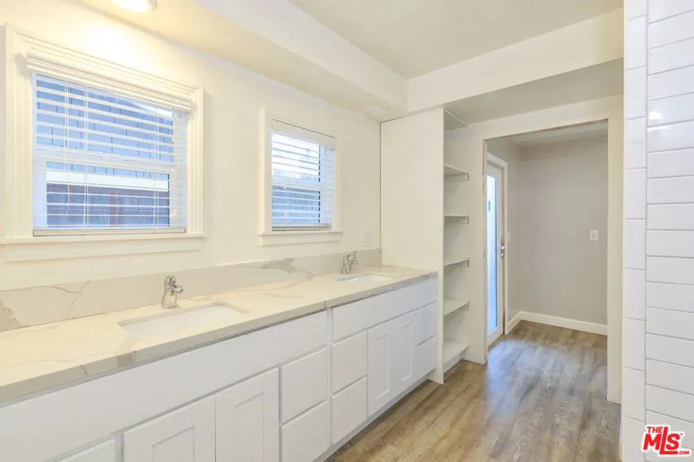1836 The Strand Hermosa Beach, CA 90254