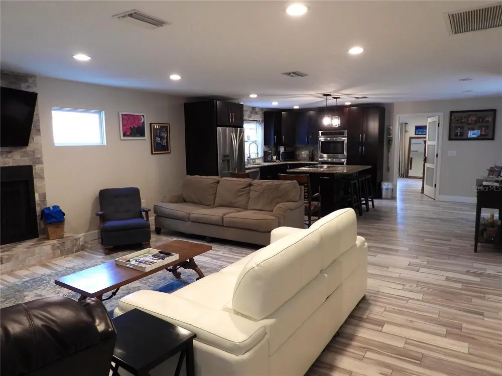 7800 COUNTRY CLUB ROAD St Petersburg, FL 33710