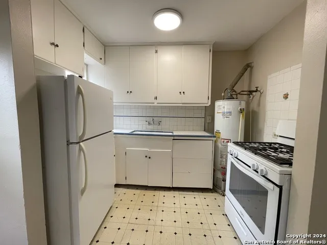 519 W LYNWOOD AVE Unit 1 San Antonio, TX 78212