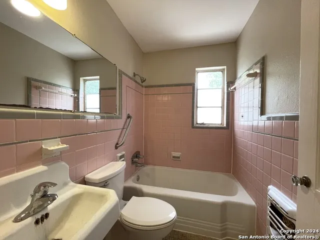 519 W LYNWOOD AVE Unit 1 San Antonio, TX 78212