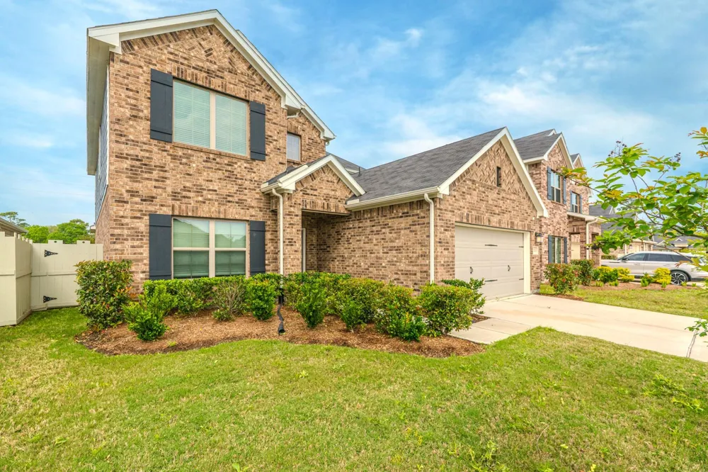 10313 South Goshawk Trail Conroe, TX 77385
