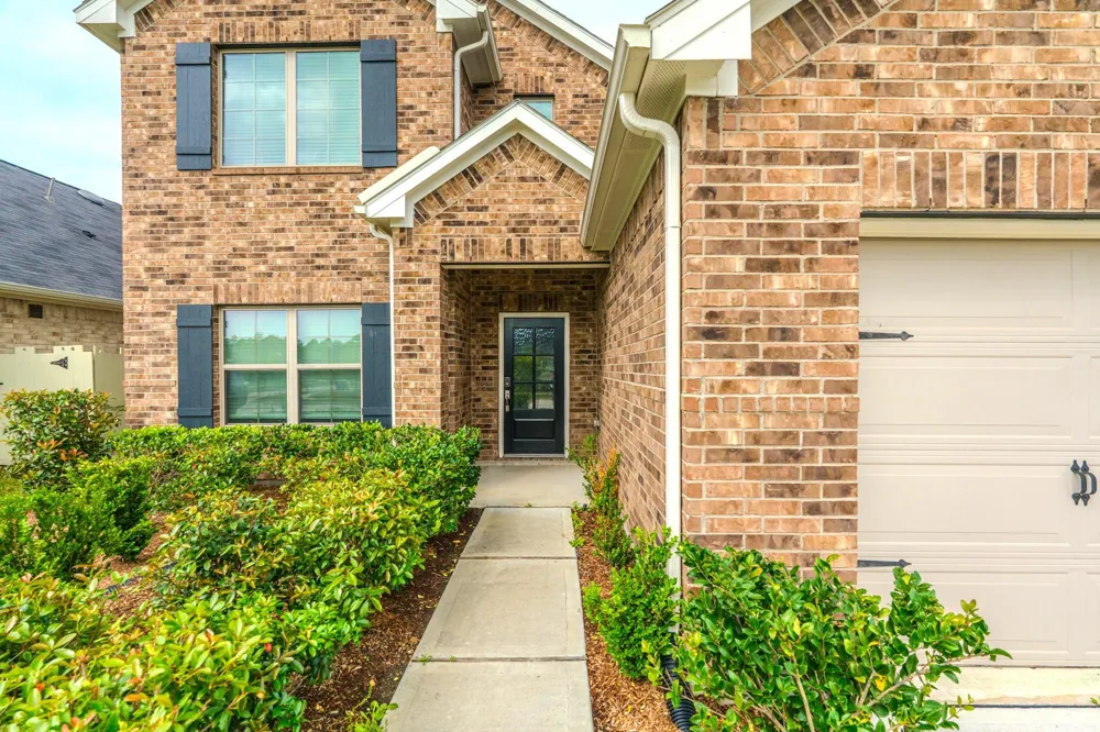 10313 South Goshawk Trail Conroe, TX 77385