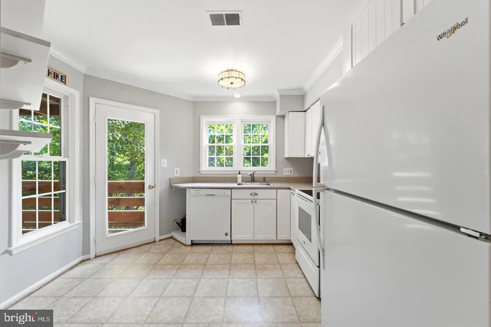 11200 BEAVER TRAIL COURT Reston, VA 20191
