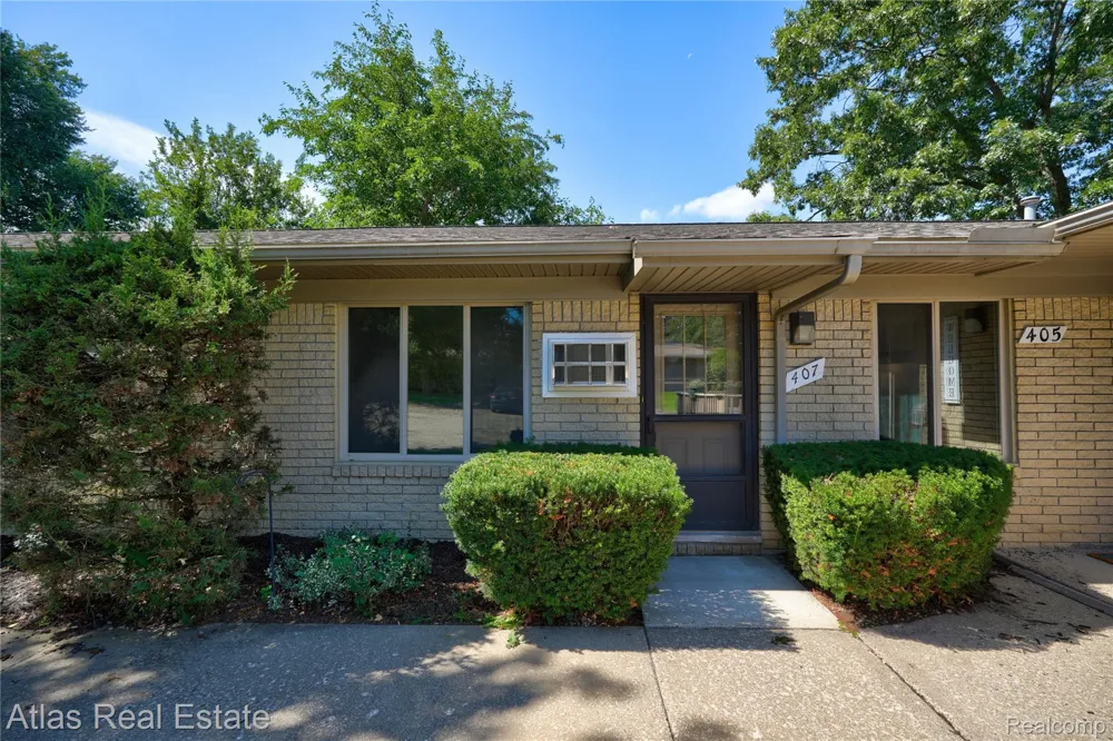 407 W Drahner Road Oxford Charter Township, MI 48371