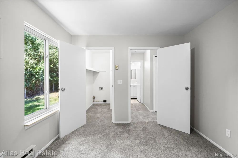 407 W Drahner Road Oxford Charter Township, MI 48371