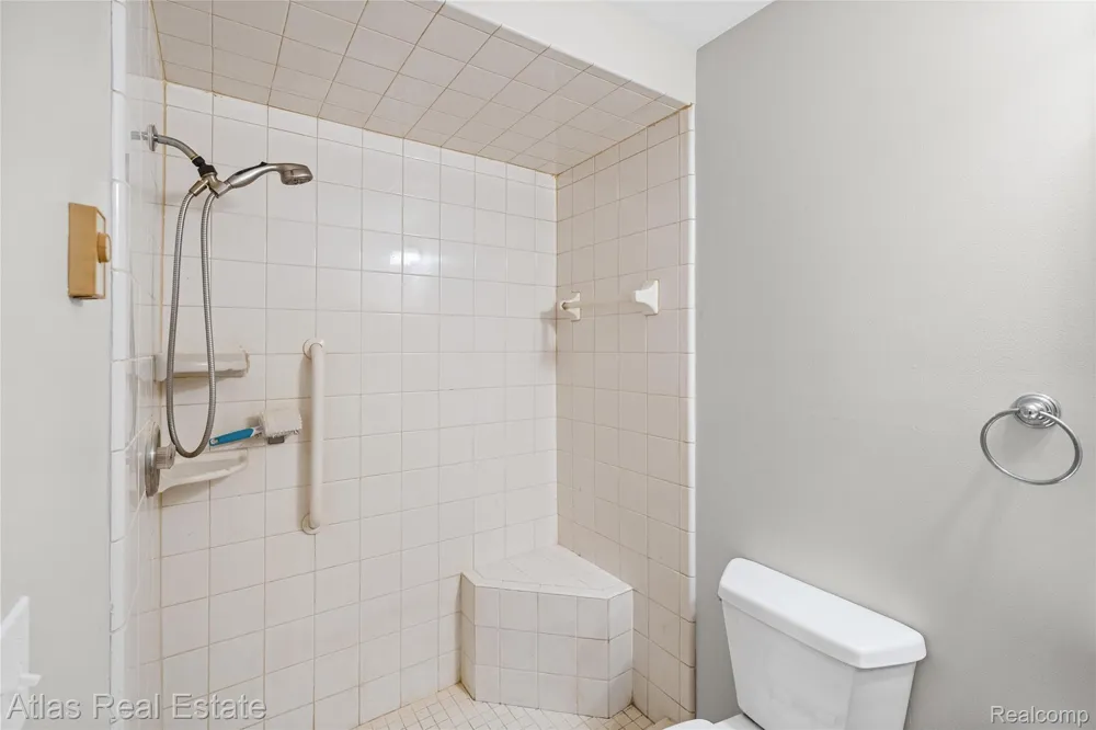 407 W Drahner Road Oxford Charter Township, MI 48371