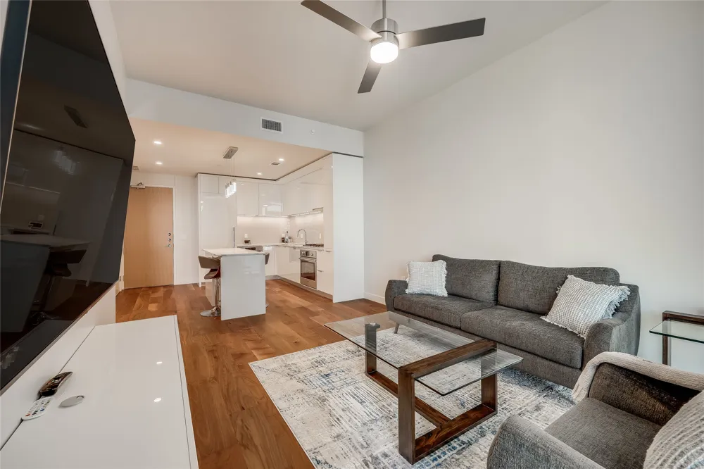 44 East Avenue #2303 Austin, TX 78701