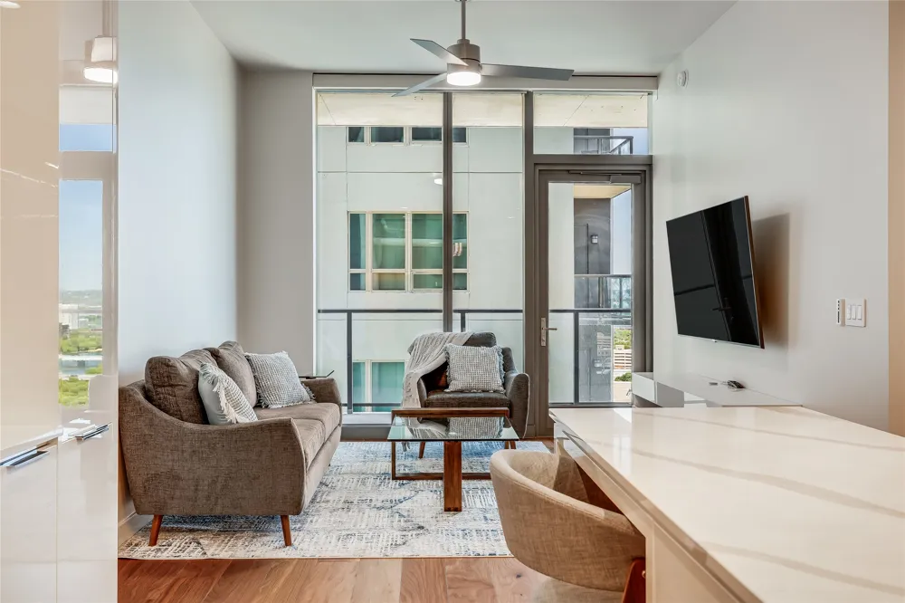 44 East Avenue #2303 Austin, TX 78701