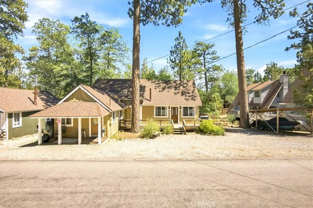 683 Sunset Lane Sugarloaf, CA 92386