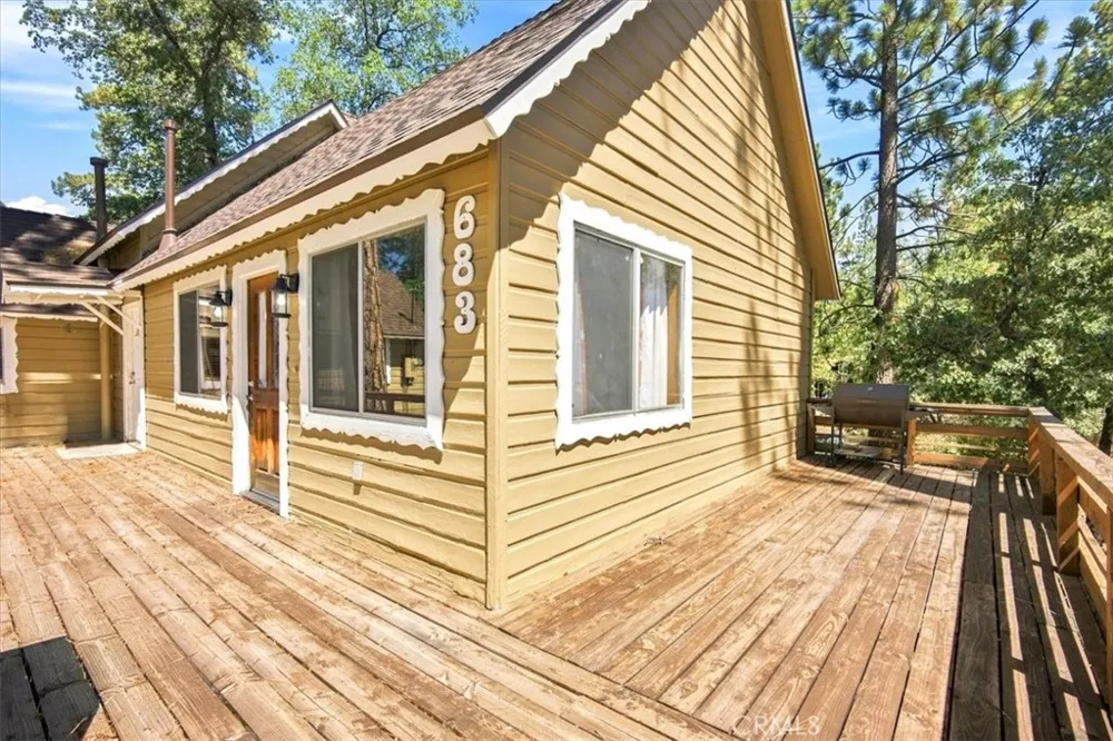 683 Sunset Lane Sugarloaf, CA 92386