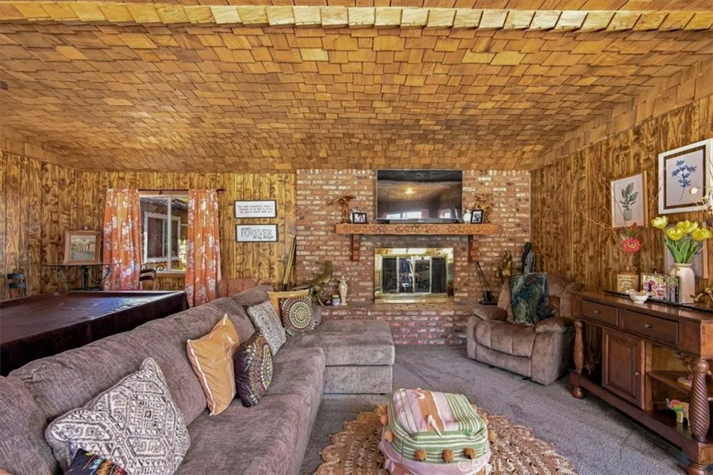 683 Sunset Lane Sugarloaf, CA 92386