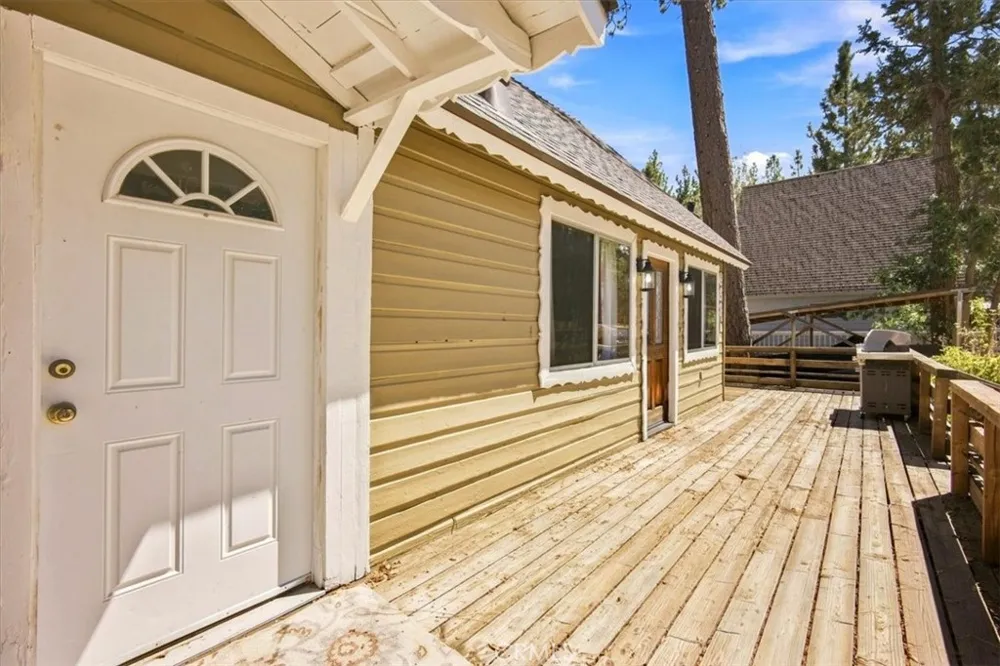 683 Sunset Lane Sugarloaf, CA 92386