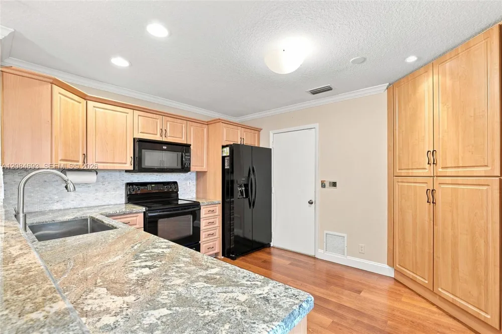 10922 Chandler Dr Cooper City, FL 33026