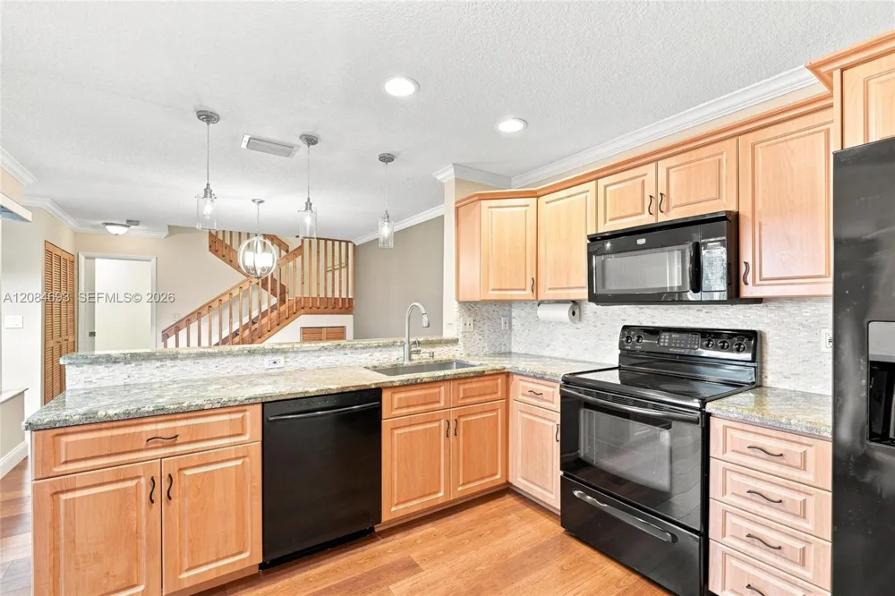 10922 Chandler Dr Cooper City, FL 33026