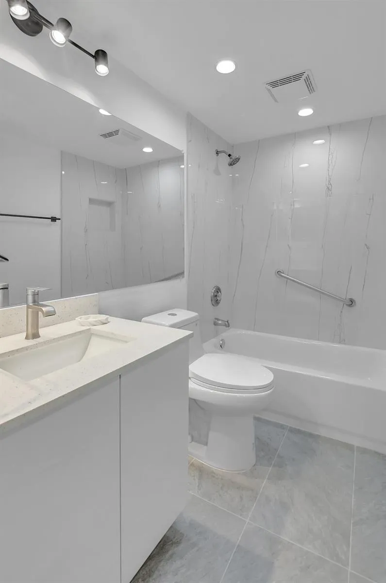 972 NORMANDY U Delray Beach, FL 33484