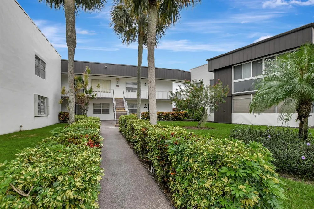 972 NORMANDY U Delray Beach, FL 33484