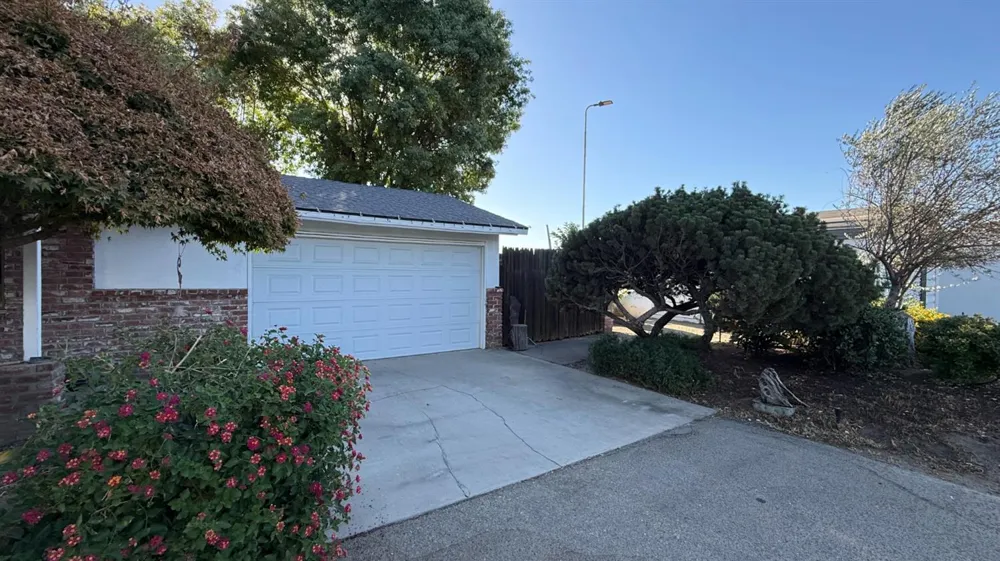 9568 S Academy Avenue Selma, CA 93662