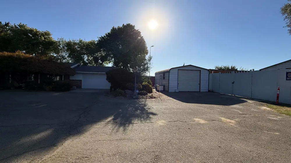 9568 S Academy Avenue Selma, CA 93662