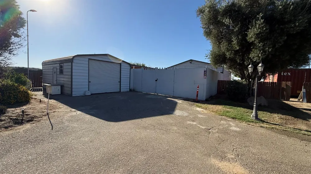 9568 S Academy Avenue Selma, CA 93662