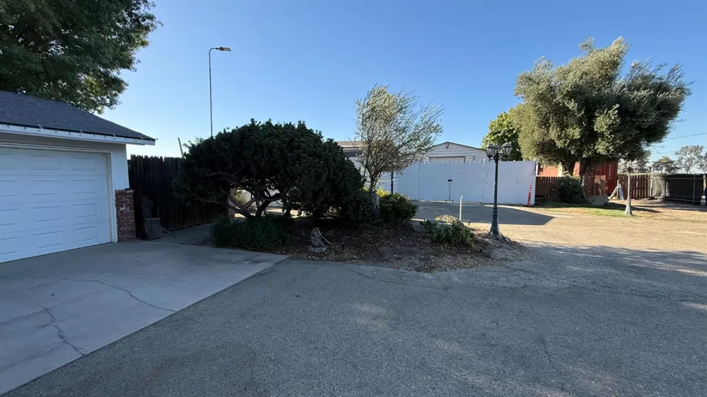 9568 S Academy Avenue Selma, CA 93662