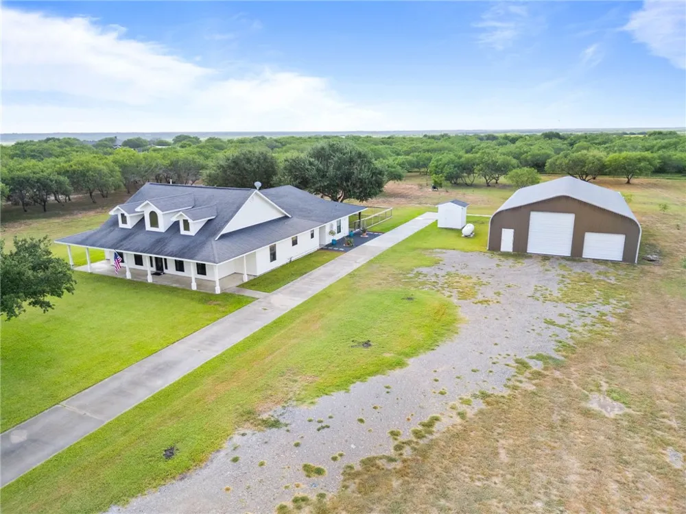 5821 Santa Clara Drive Robstown, TX 78380