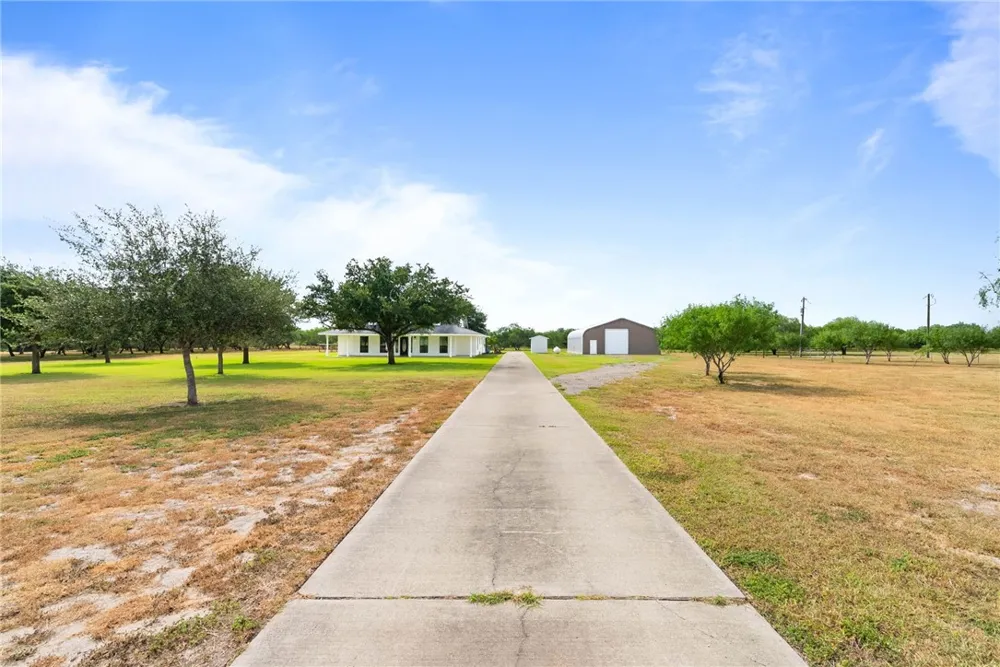 5821 Santa Clara Drive Robstown, TX 78380