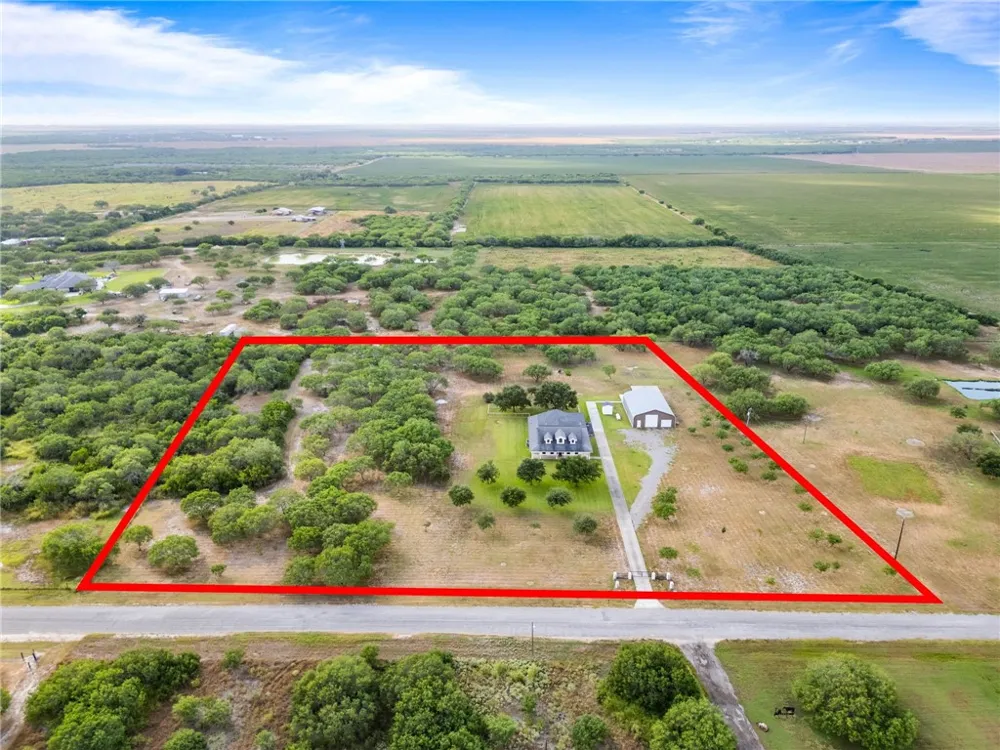 5821 Santa Clara Drive Robstown, TX 78380