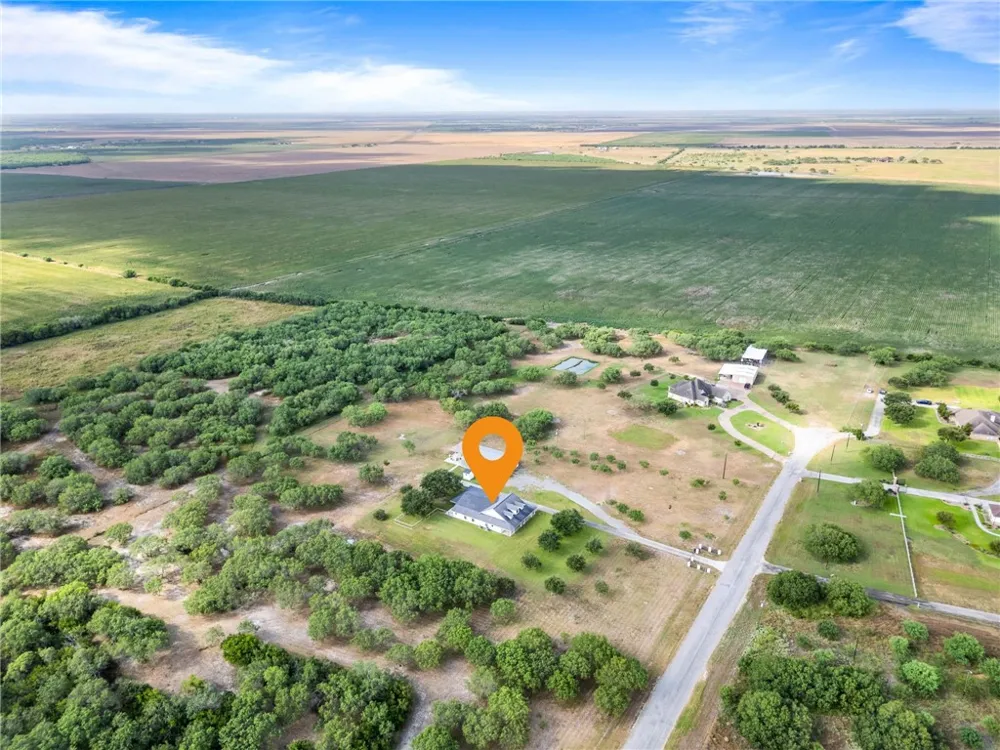 5821 Santa Clara Drive Robstown, TX 78380