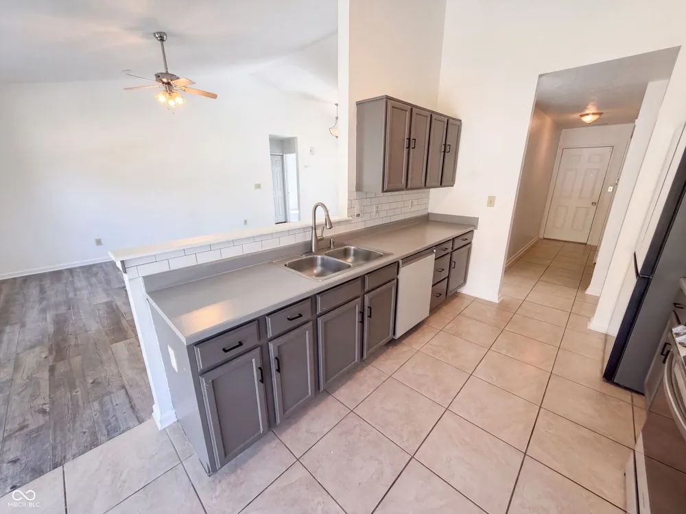 2018 Oakbrooke Court Avon, IN 46123