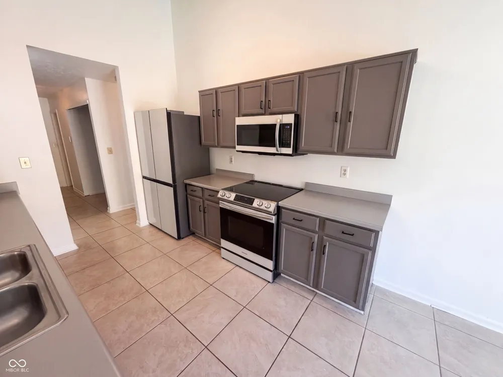 2018 Oakbrooke Court Avon, IN 46123