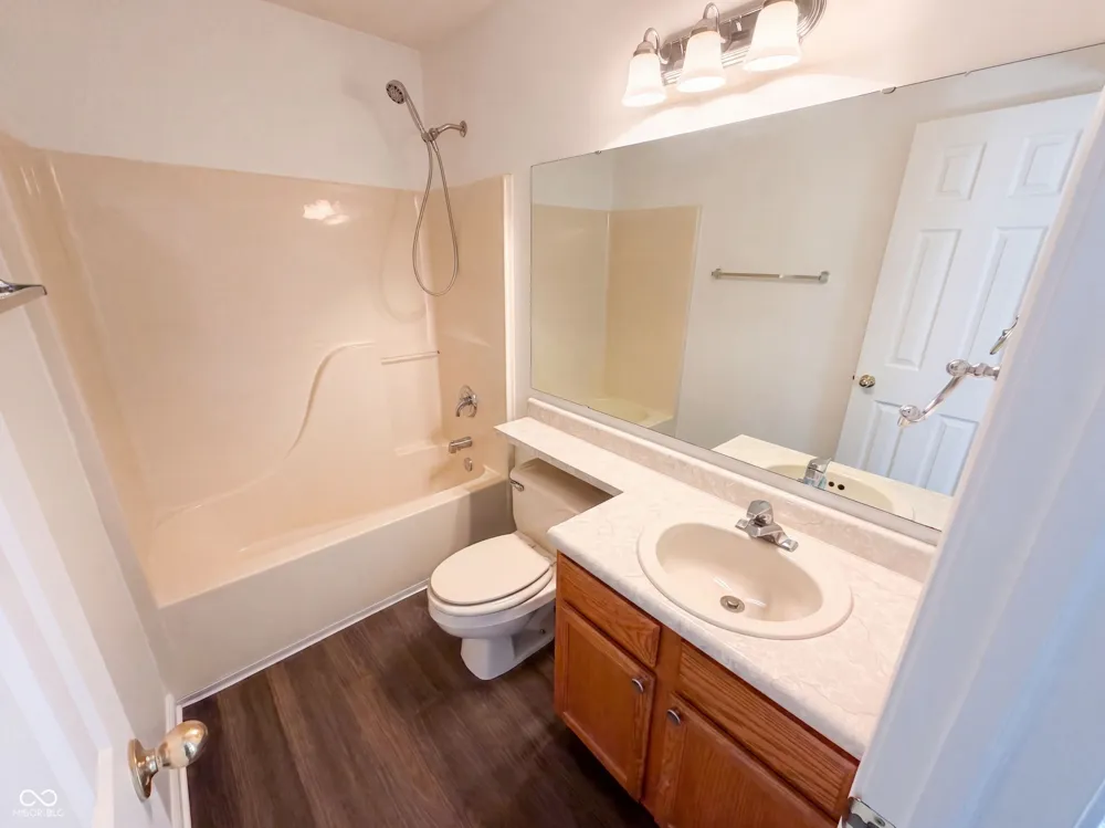 2018 Oakbrooke Court Avon, IN 46123