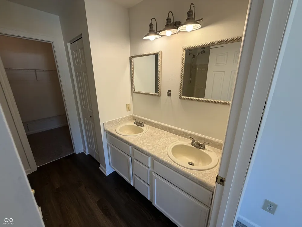 2018 Oakbrooke Court Avon, IN 46123