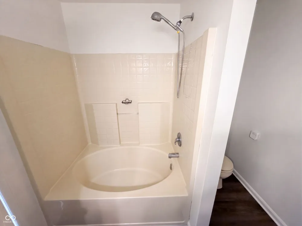 2018 Oakbrooke Court Avon, IN 46123
