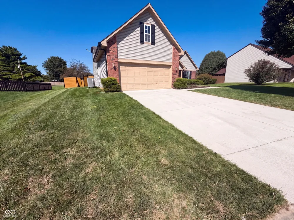 2018 Oakbrooke Court Avon, IN 46123
